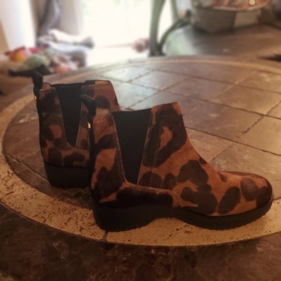 Louise Et Cie Women's Zareb Cow Hair Fur Bootie Size 6 NEW - Picture 3 of 8